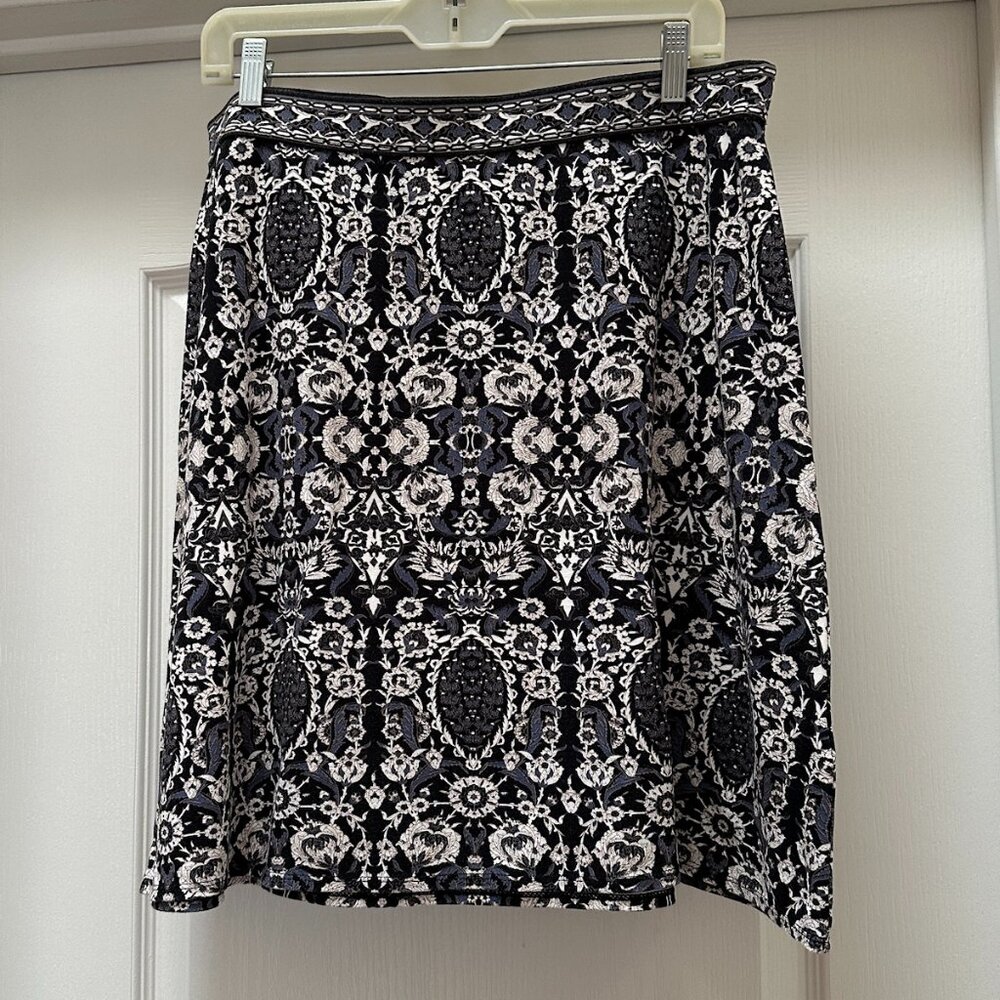 Max Studio pull on knit skirt